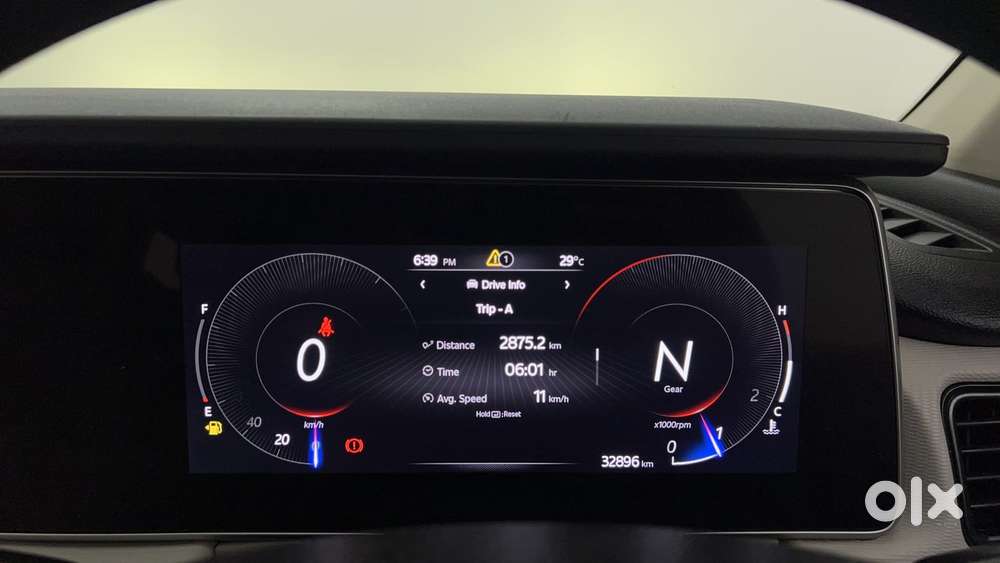 Mahindra Xuv700 2.0 Ax 5 Petrol Mt 7 Str, 2022, Petrol