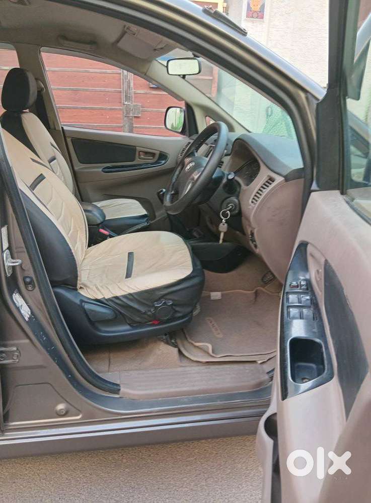 Toyota Innova 2.5 G (diesel) 8 Seater, 2015, Diesel