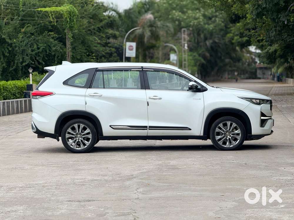 Toyota Innova Hycross 2.0 Zx (o) Hybrid 7 Str, 2024, Petrol