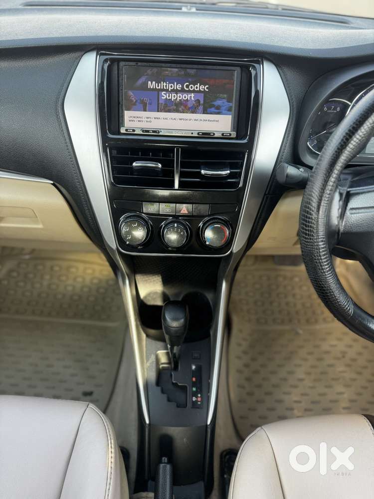 Toyota Yaris J Cvt, 2020, Petrol