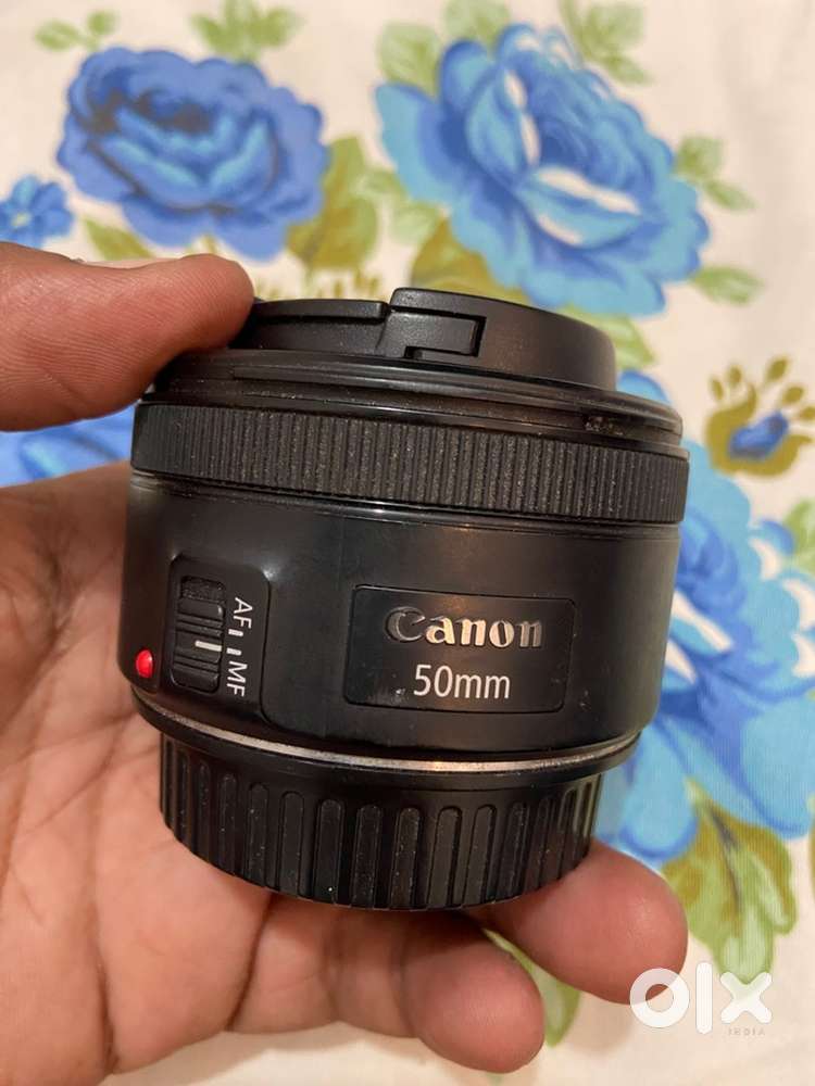Canon 50mm 1 : 1 . 8 STM lens