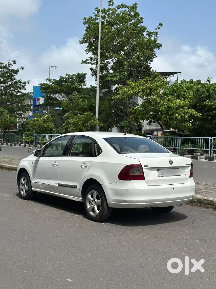 Skoda Rapid Elegance 2012