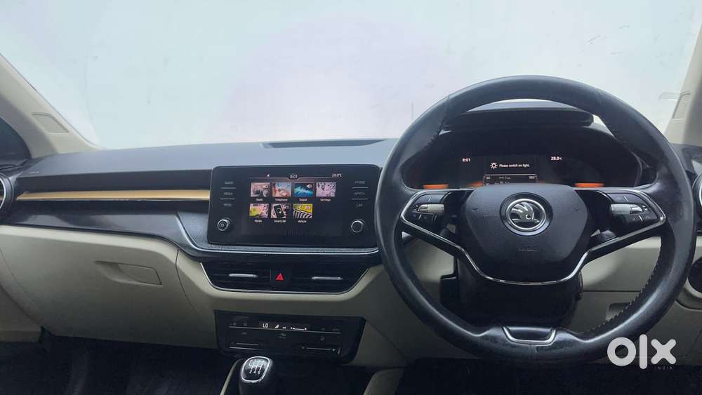 Skoda Slavia Style 1.0l Tsi Mt, 2023, Petrol
