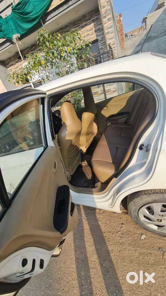 Honda Amaze 2015  1st Owner  Showroom Record  90,000 Km