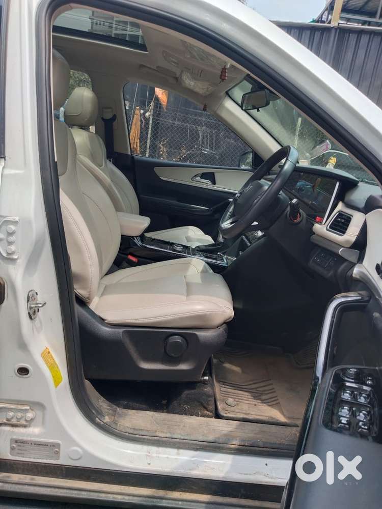 Mahindra Xuv700 2.0 Ax 7 Petrol At Str, 2023, Petrol