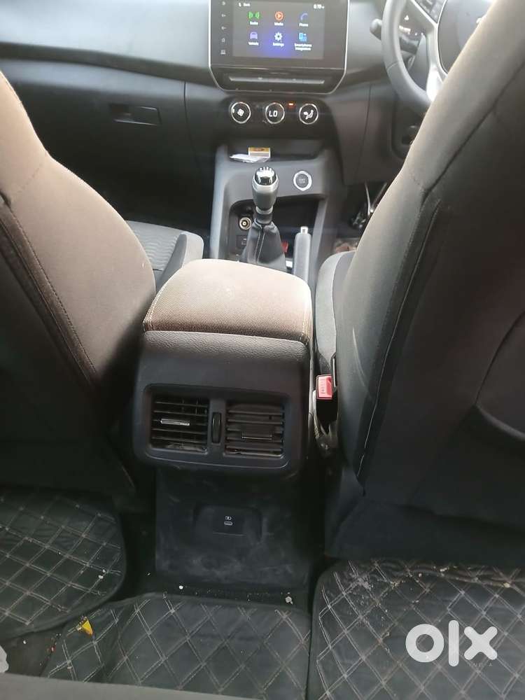 Nissan Magnite 1.0 Xv Premium, 2025, Cng & Hybrids