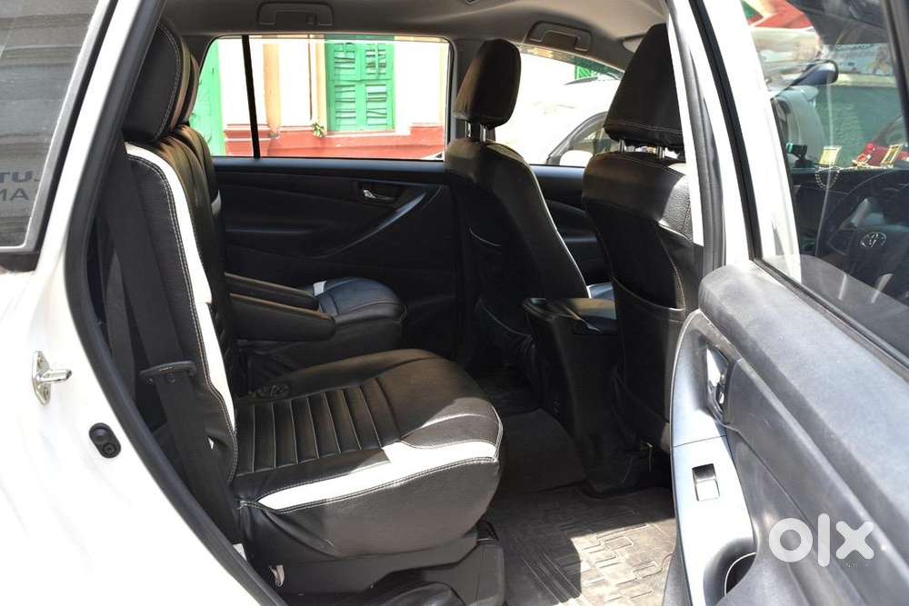 Crysta 2025 Gx 7 Seater  Driven 6000kms