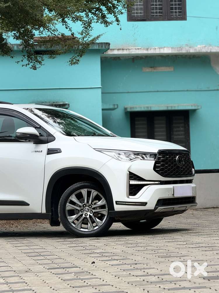 Toyota Innova Hycross 2.0 Zx (o) Hybrid 7 Str, 2024, Petrol