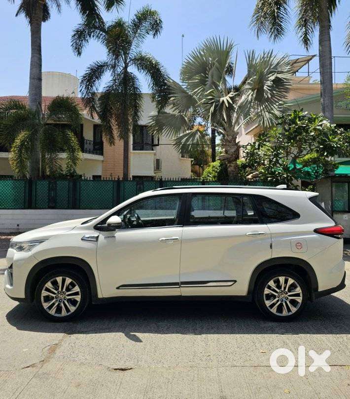Toyota Innova Hycross 2.0 Zx Hybrid 7 Str, 2023, Petrol