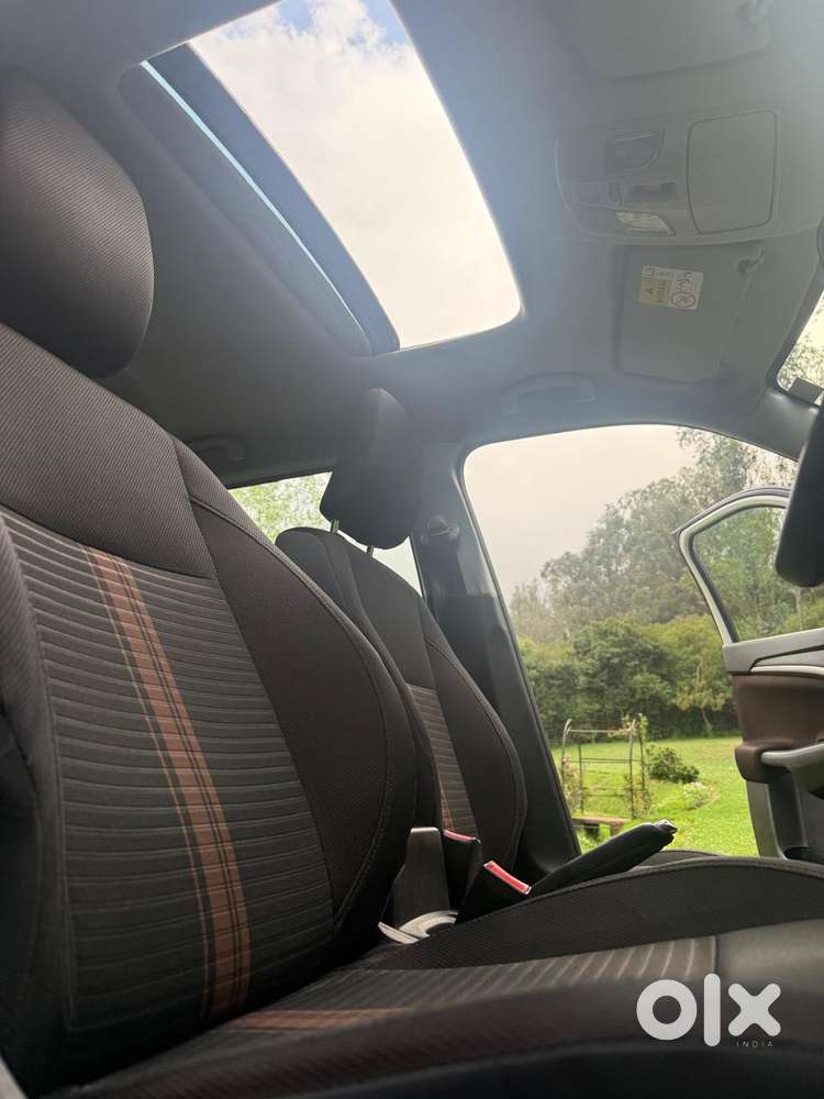Maruti Suzuki Brezza 1.5 Zxi Smart Hybrid Dual Tone, 2023, Cng & Hyb..