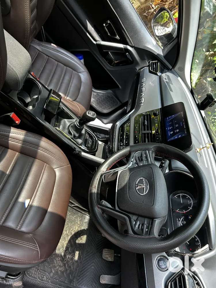 Tata Safari Dark Edition