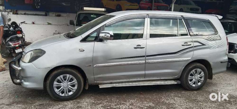 Toyota Innova 2.5 G (diesel) 8 Seater, 2011, Diesel