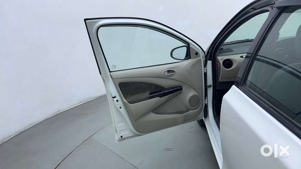Toyota Etios Liva V, 2016, Petrol
