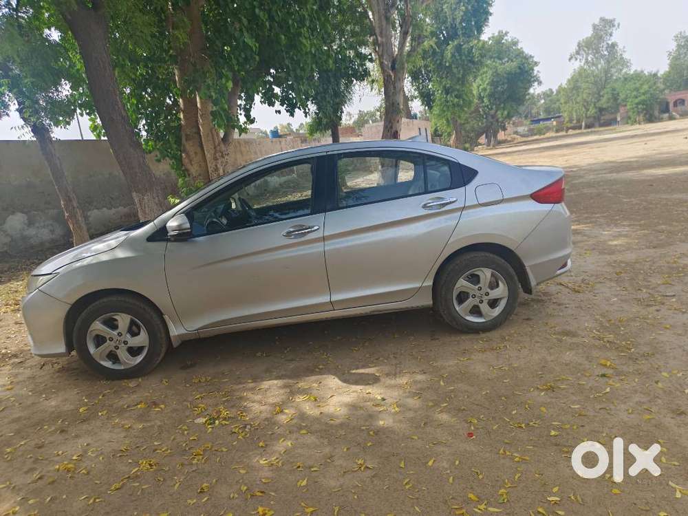 Single Handed Car Accudent Free 80% Tyres Silver Colour New Condition
