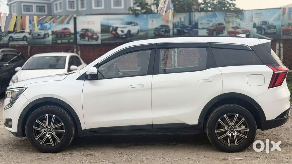 Mahindra Xuv700 2.0 Ax 3 Petrol Mt 5 Str, 2022, Petrol