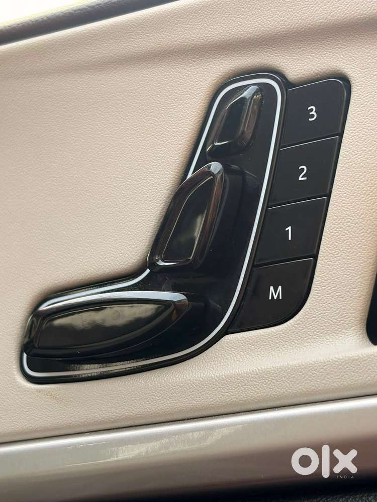 Mahindra Xuv700 2.0 Ax 7 Petrol At Str, 2023, Petrol
