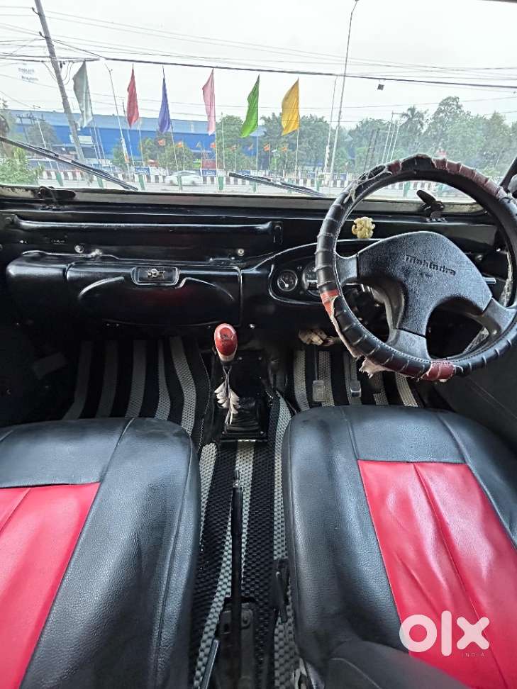 Mahindra Jeep, 2000, Petrol