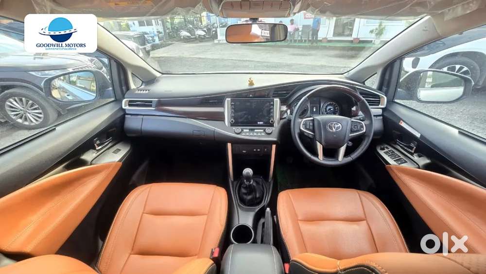 Toyota Innova Crysta [2020-ongoing] 2.4 Vx 8 Str, 2025, Diesel