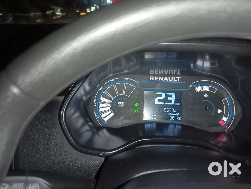 Renault Triber Rxt, 2023, Petrol