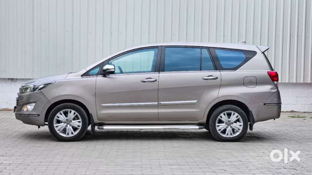 Toyota Innova Crysta 2.8 Zx At 7 Seater, 2016, Diesel