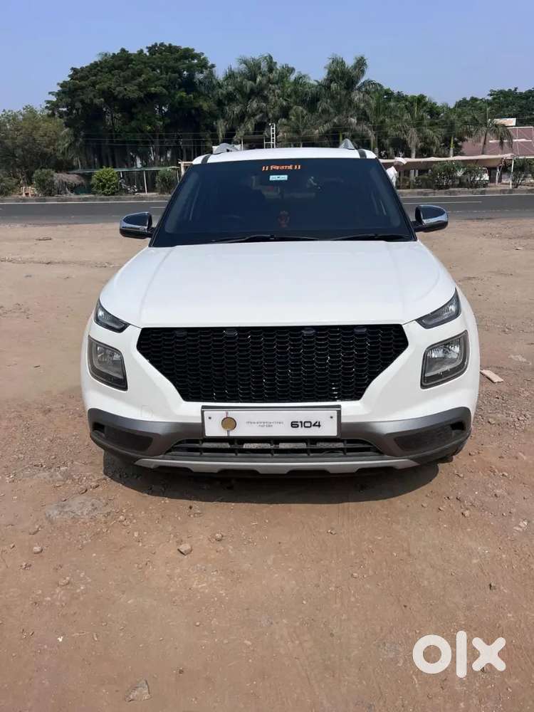 Hyundai Venue 2021 Petrol 65000 Km Driven
