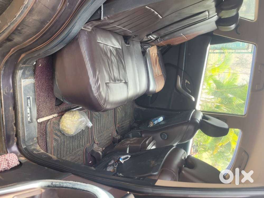 A Well Maintain Mahindra Xuv500 7seater Suv With 2196cc Diesel Engine.