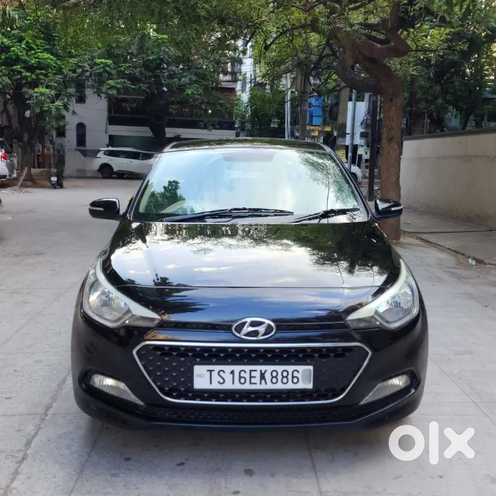 Hyundai I20 Sportz Black Color Diesel In Good Condition