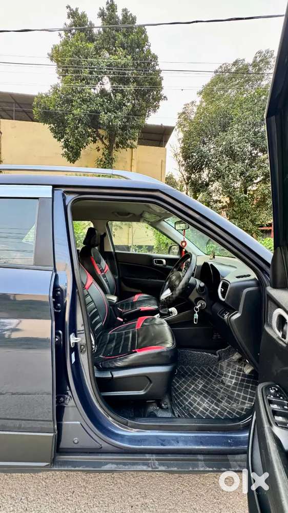 Hyundai Venue 2022 Petrol 65000 Km Driven