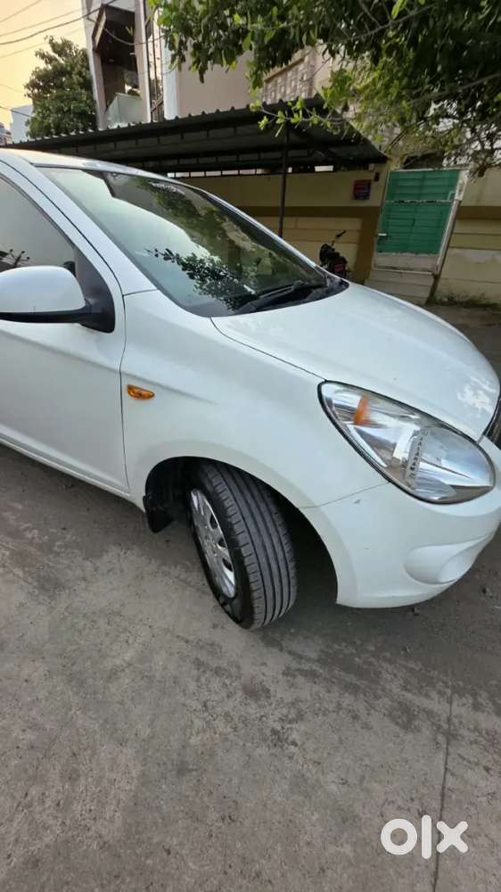 Hyundai I20 Magna 2012 | Petrol + Cng | White | Manual