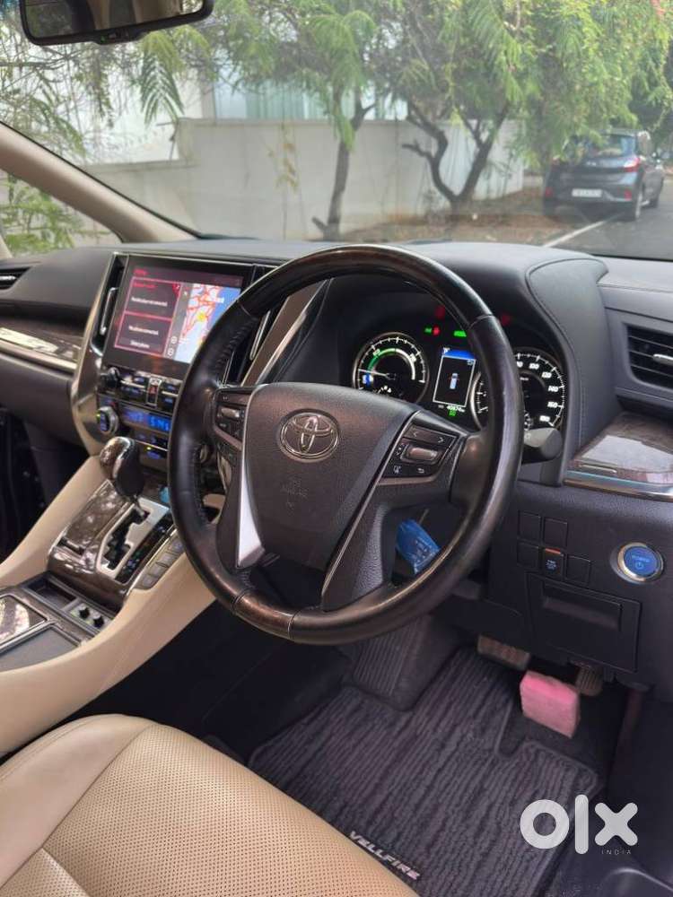 Toyota Vellfire 2.5 Executive Lounge, 2023, Petrol