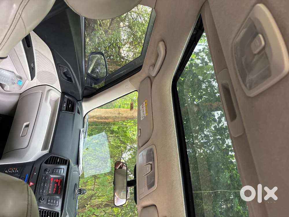 Mahindra Xuv300 Turbosport 2023 Petrol Well Maintained