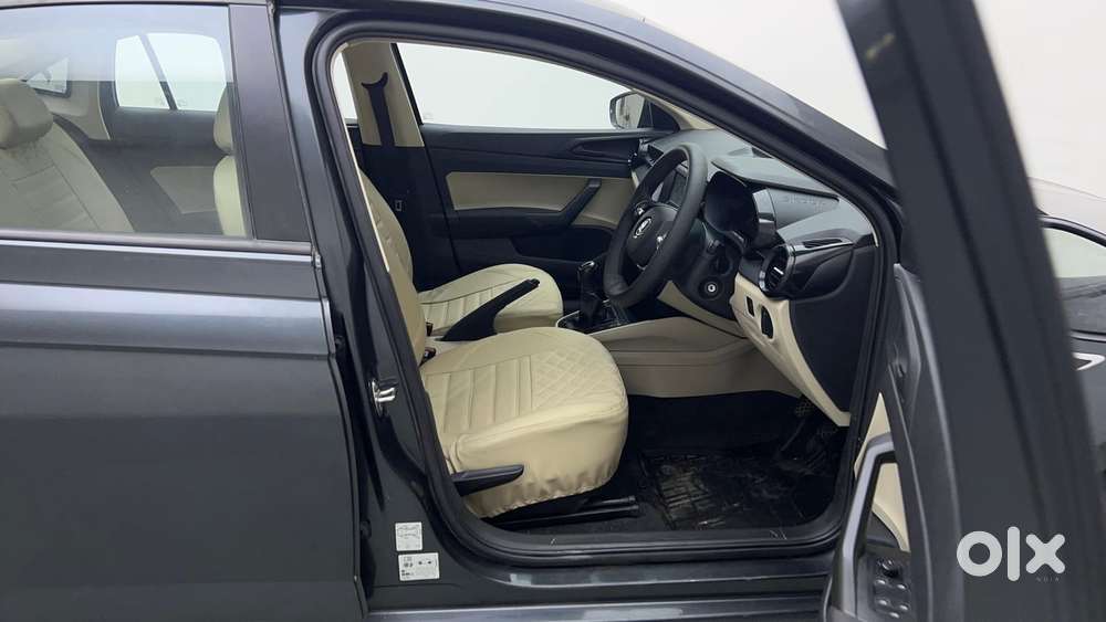 Skoda Slavia Active 1.0l Tsi Mt, 2022, Petrol
