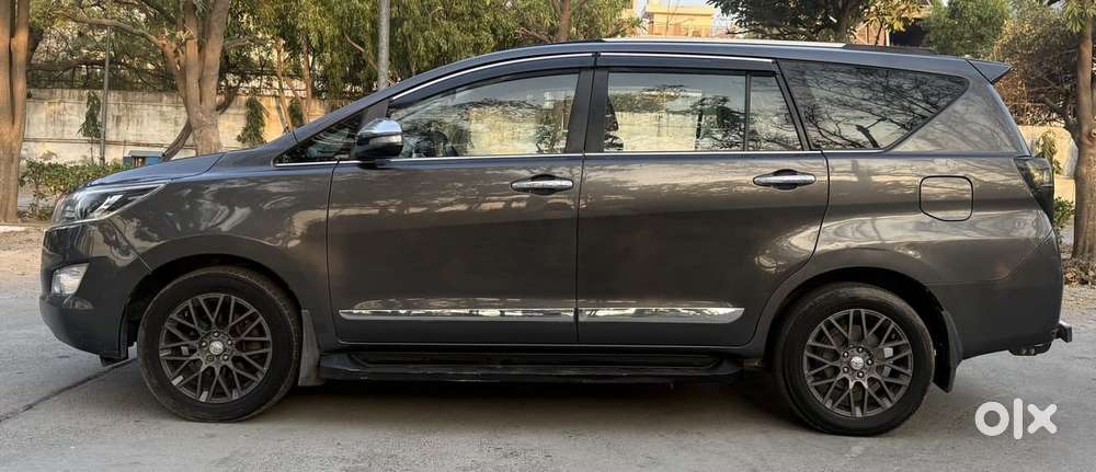 Toyota Innova Crysta 2.8 Zx At 7 Seater, 2016, Diesel