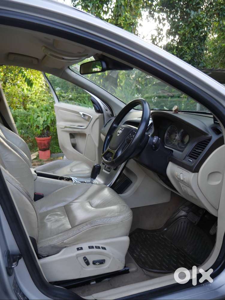 Volvo Xc60, Metalic Silver, 2012 D3, Diesel Automatic, Good Condition