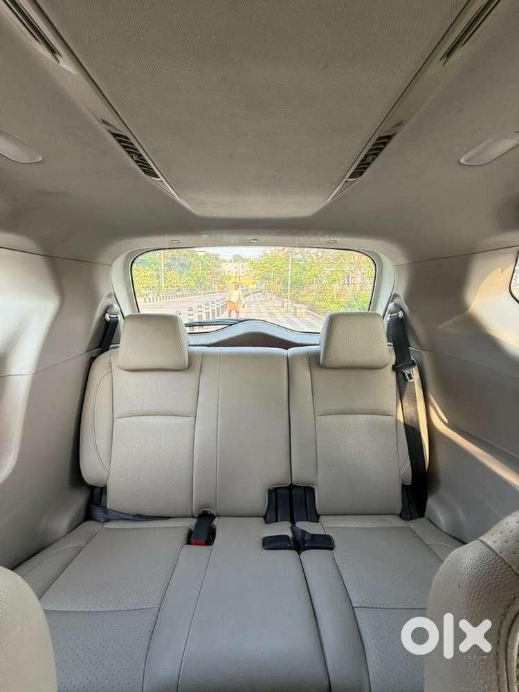 Mahindra Marazzo M8 Top End