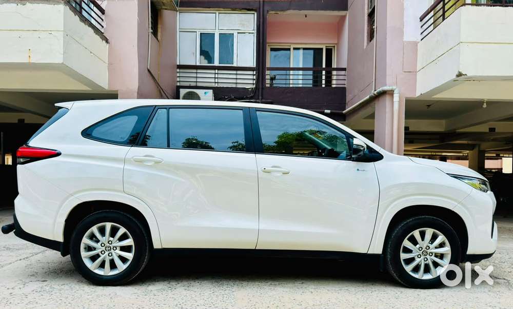 Toyota Innova Hycross 2.0 Vx (o) Hybrid 8 Str, 2026, Petrol