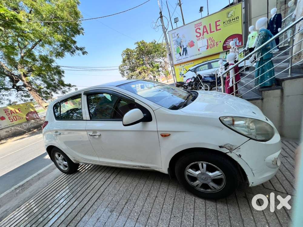 Hyundai I20 2009 Petrol+cng Body Bit Damage But Engine And Ac Powerful