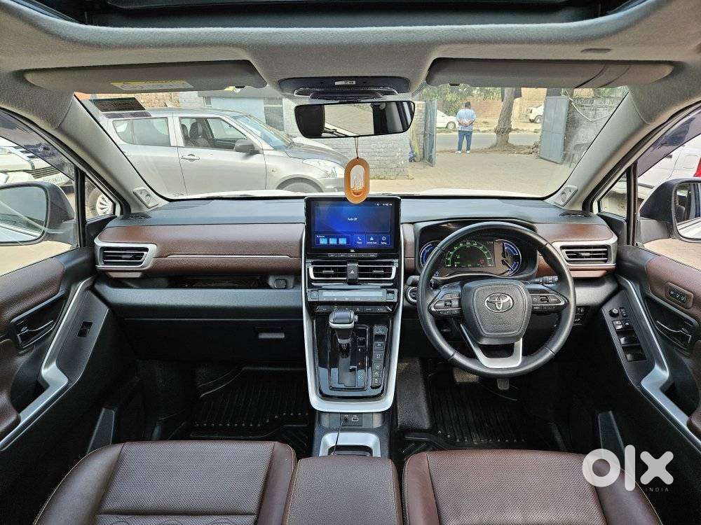 Toyota Innova Hycross 2.0 Zx Hybrid 7 Str, 2024, Petrol