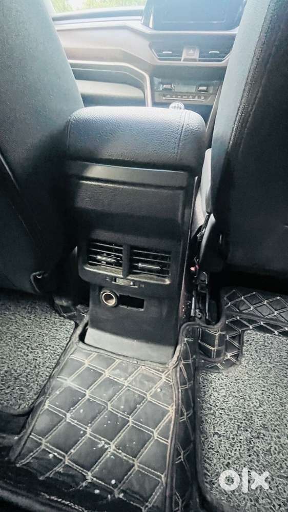 Maruti Suzuki Brezza 1.5 Zxi Smart Hybrid, 2023, Petrol