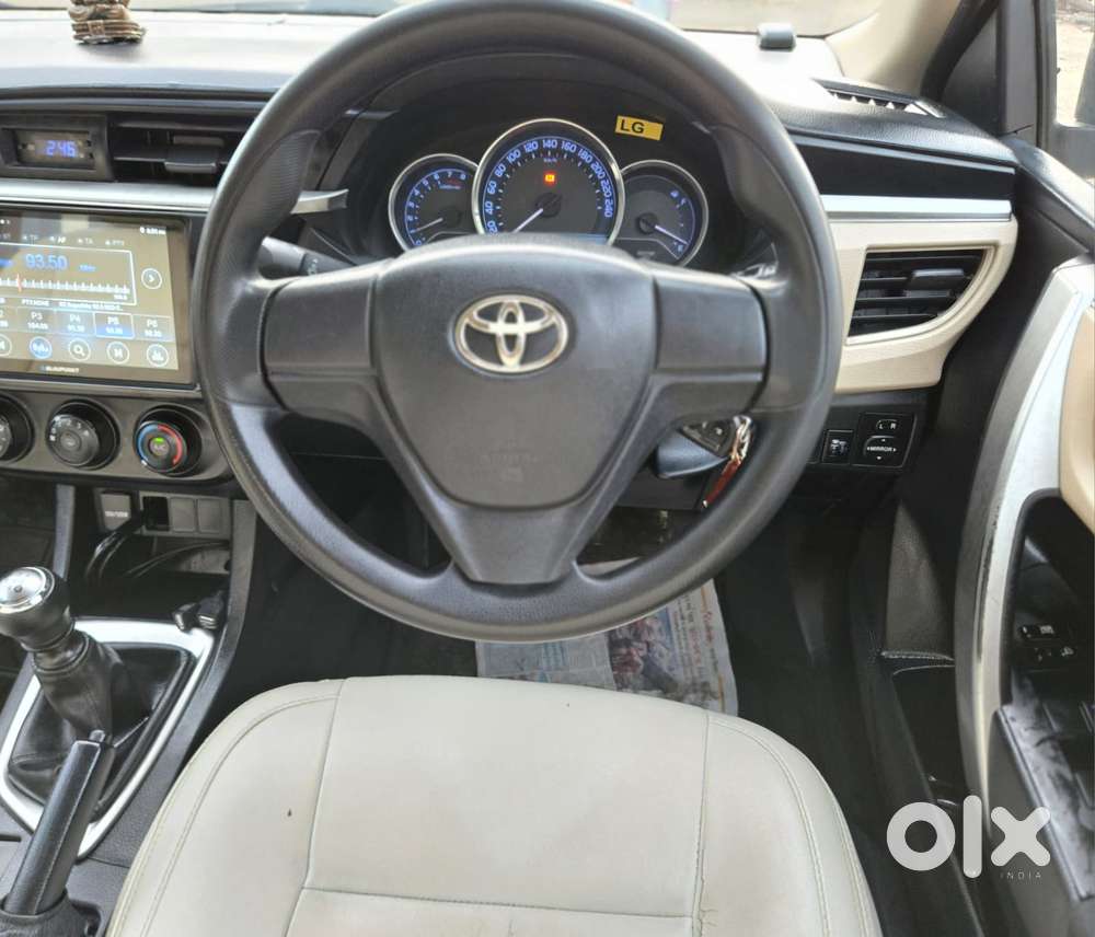 Toyota Corolla Altis Aero 1.8 J, 2015, Petrol