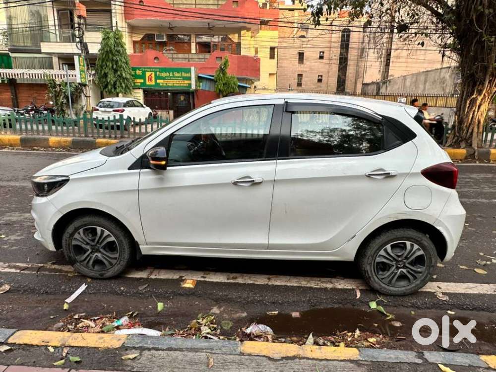 Tata Tiago 1.05 Revotorq Xz Wo Alloy, 2022, Cng & Hybrids