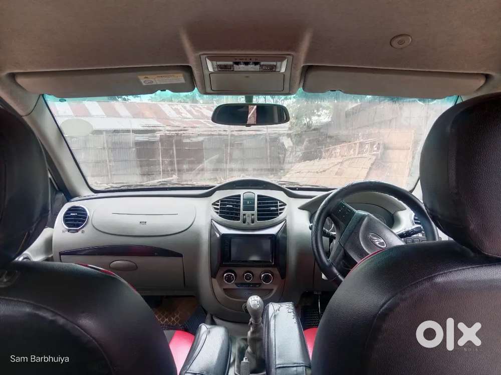 Mahindra Nuvosport N8 (7 Seater)
