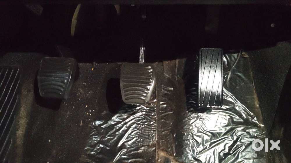 Mahindra Xuv700 2.0 Ax 5 Petrol Mt Str, 2023, Petrol