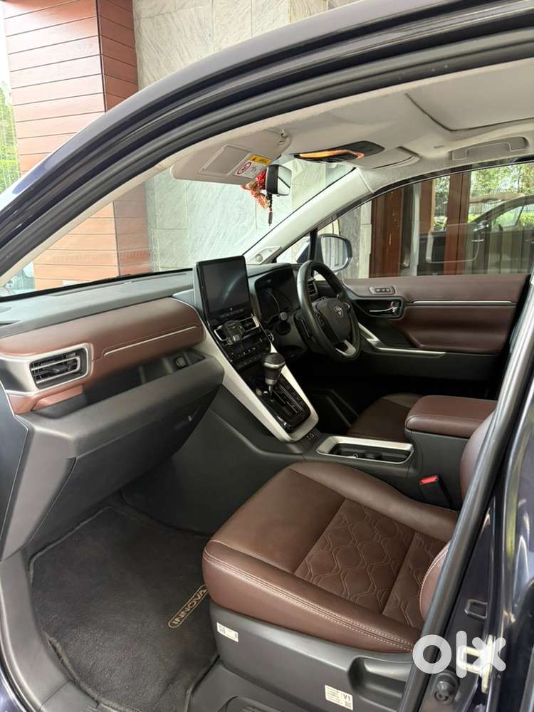Toyota Innova Hycross Hybrid 2024 Year