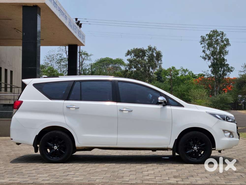 Toyota Innova Crysta 2.4 V 8 Str, 2017, Diesel