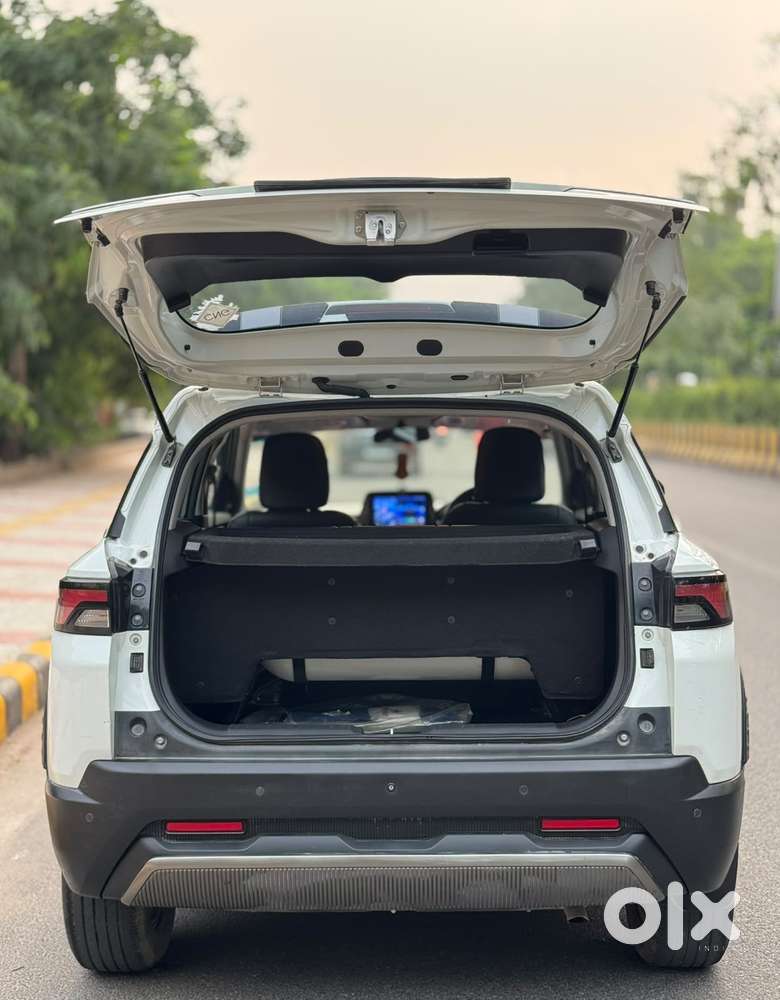 Maruti Suzuki Brezza 1.5 Lxi Cng, 2024, Cng & Hybrids