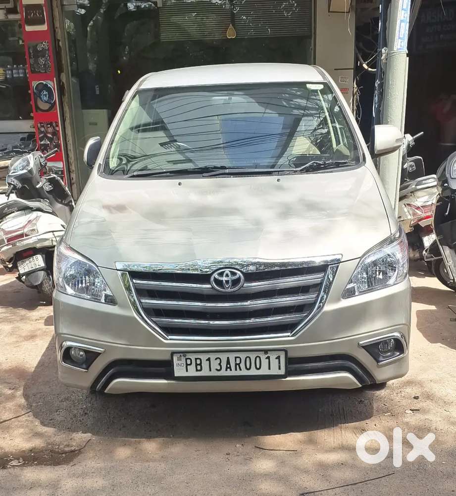Toyota Innova (2.5 V) 2015-7-seater