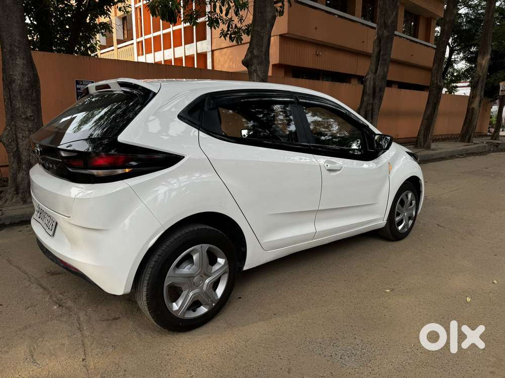 Tata Altroz 1.2 Xm Plus, 2023, Petrol