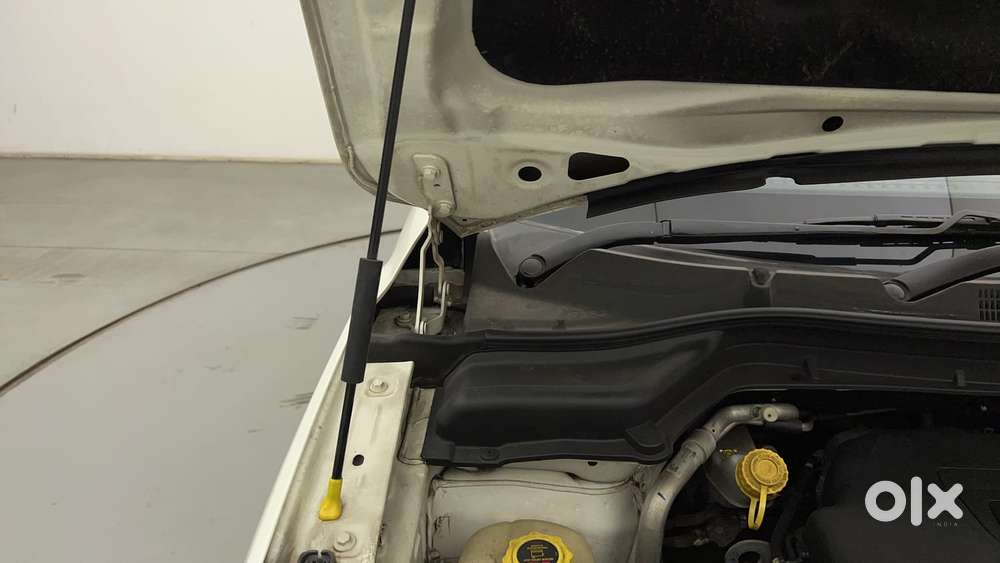 Mahindra Xuv300 1.2 W6 Amt Petrol, 2022, Petrol