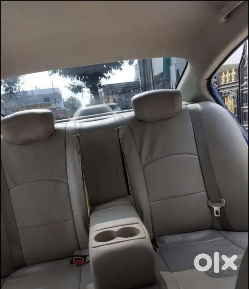Nissan Sunny 2012